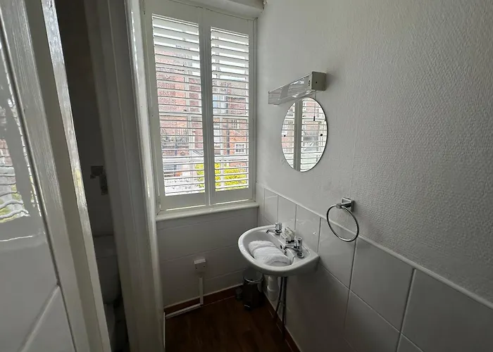 The Barrington 게스트하우스 3*